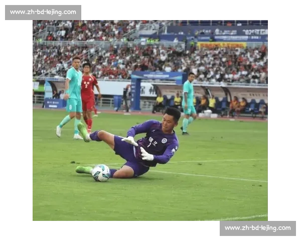 盐城 2-0 力克镇江登顶苏超,戴培带伤拼至泪洒赛场诠释队长担当 盐城 2-0 力克镇江登顶苏超,戴培带伤拼至泪洒赛场诠释队长担当